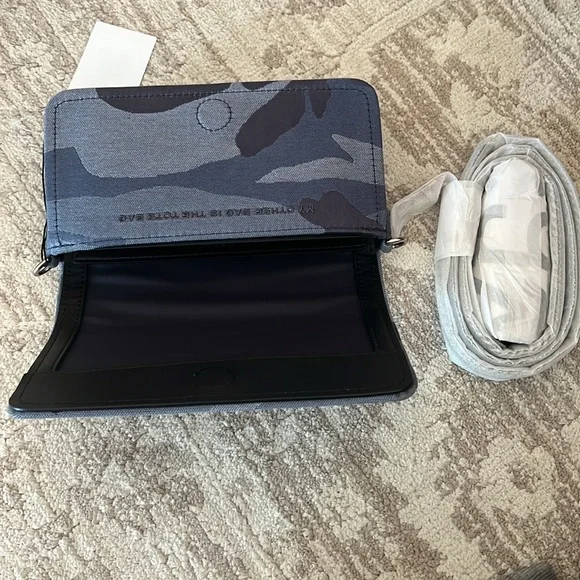 Marc Jacobs Blue Belt Bag with Camouflage Design - Picture 7 of 9